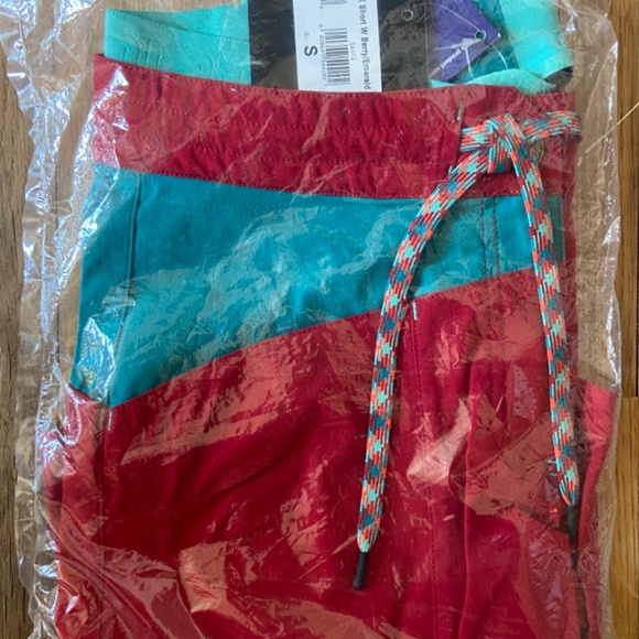 La Sportiva Women’s Tx Shorts Small in Bag w/ tags - Picture 2 of 5